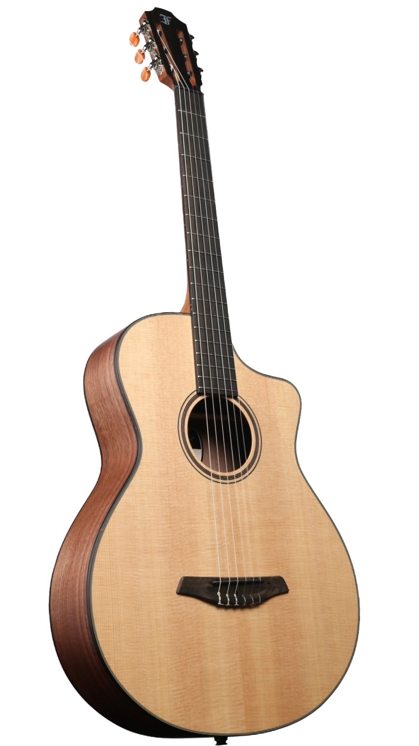Furch GNc 2-SWa Sitka Spruce / Walnut with LR Baggs EAS #137402