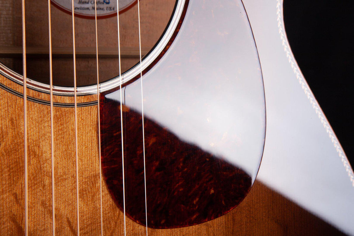 Bourgeois OMC Custom Large Sound Hole Aged Tone Bear Claw over Figured Mahogany #8837 - Bourgeois Guitars - Heartbreaker Guitars