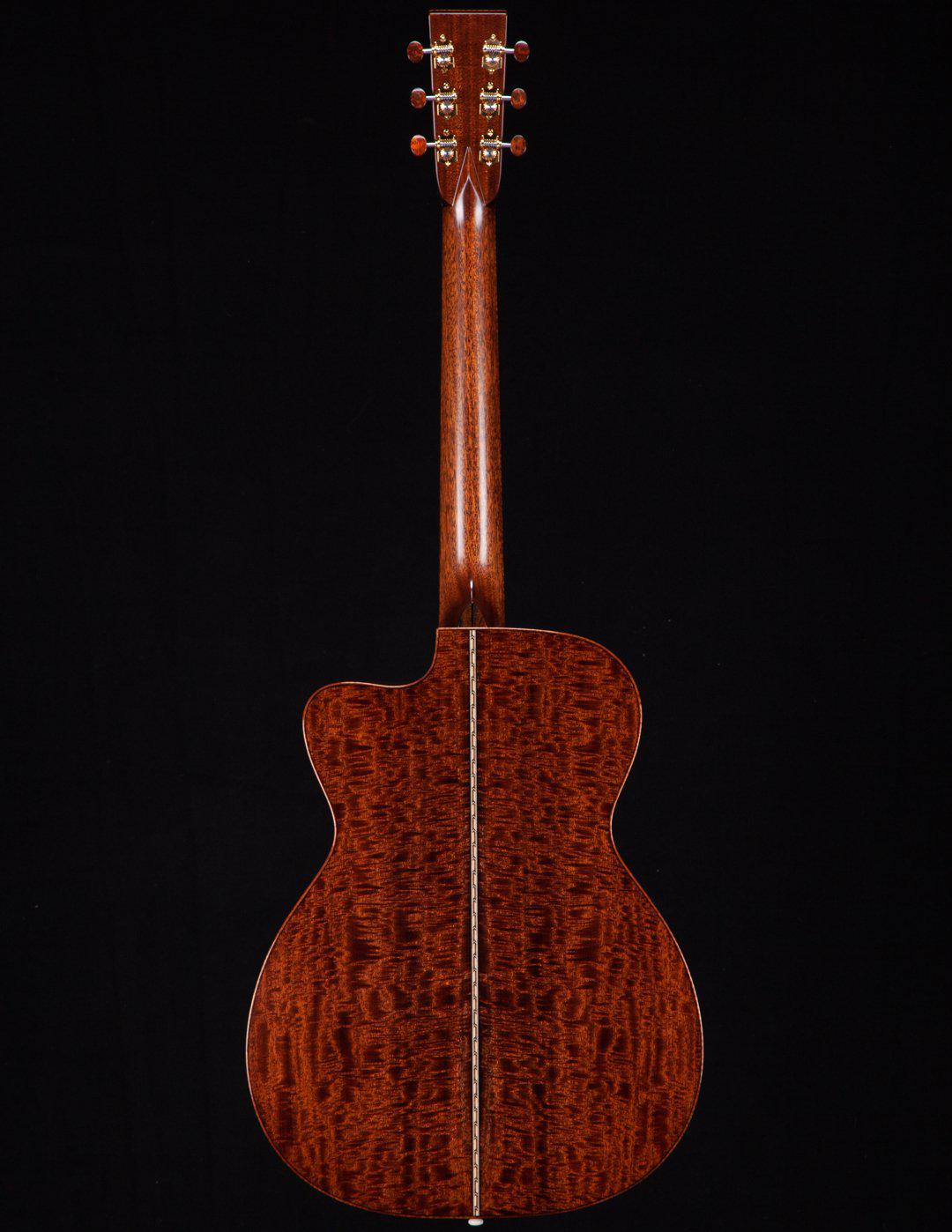 Bourgeois OMC Custom Large Sound Hole Aged Tone Bear Claw over Figured Mahogany #8837 - Bourgeois Guitars - Heartbreaker Guitars