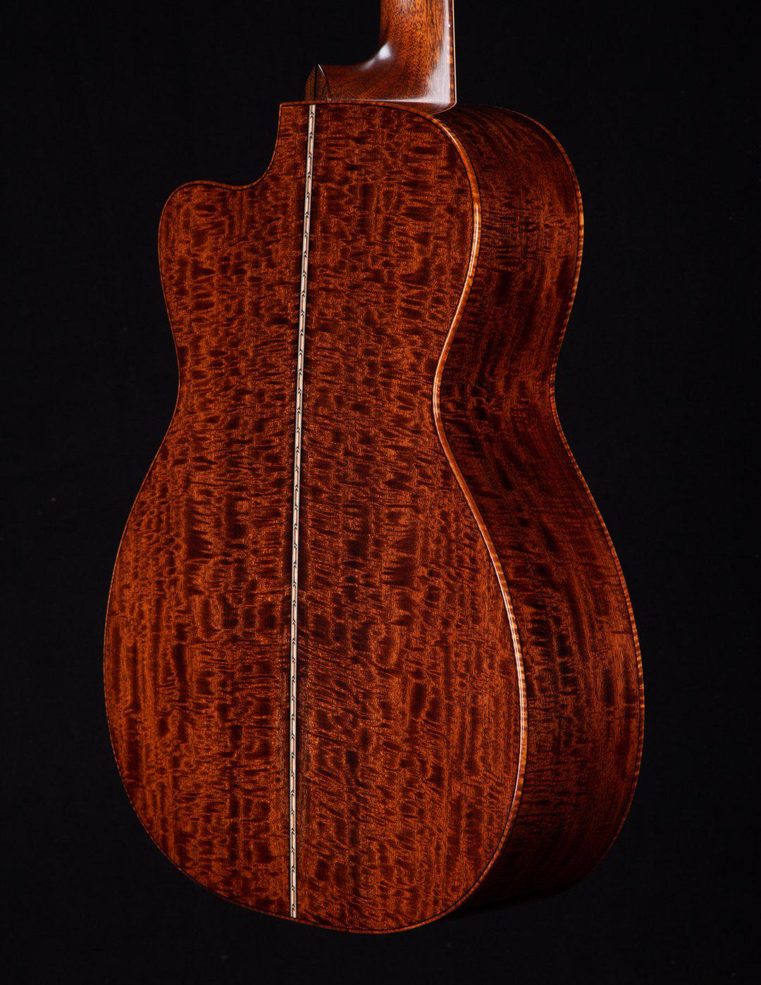 Bourgeois OMC Custom Large Sound Hole Aged Tone Bear Claw over Figured Mahogany #8837 - Bourgeois Guitars - Heartbreaker Guitars