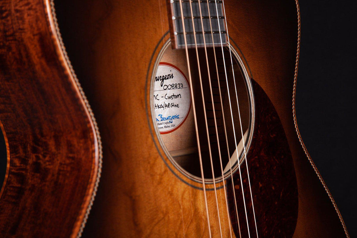 Bourgeois OMC Custom Large Sound Hole Aged Tone Bear Claw over Figured Mahogany #8837 - Bourgeois Guitars - Heartbreaker Guitars