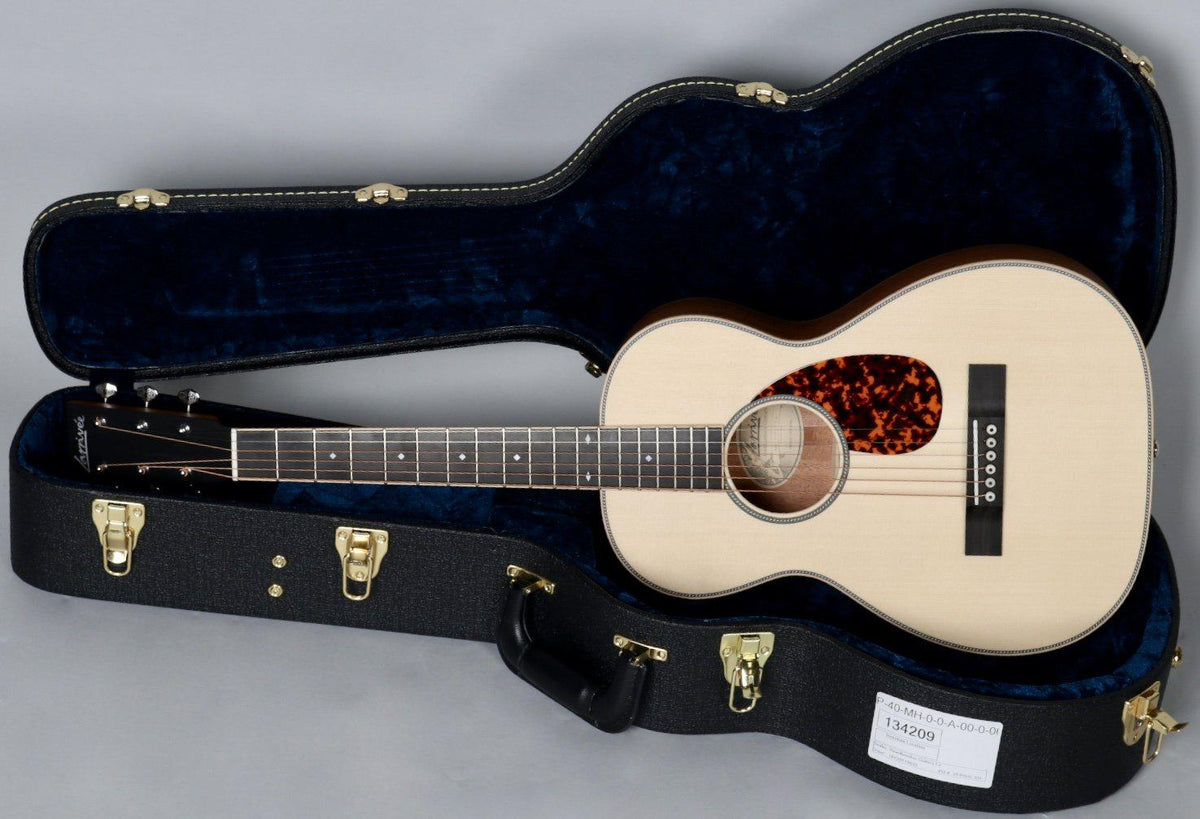 Larrivee P-40 Alpine Moon Spruce and Mahogany - Larrivee Guitars - Heartbreaker Guitars